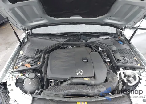 2020 Mercedes-Benz C 300 z USA, uszkodzony, nr VIN 55SWF8DB5LU328800